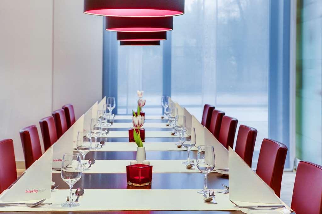 Intercityhotel Hamburg Dammtor-Messe Restaurant bilde